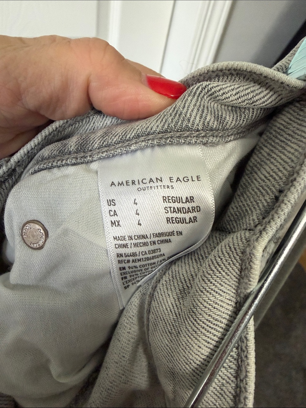 American Eagle Outfitters Women’s Light Gray Distressed Straight Jeans - Picture 2 of 4